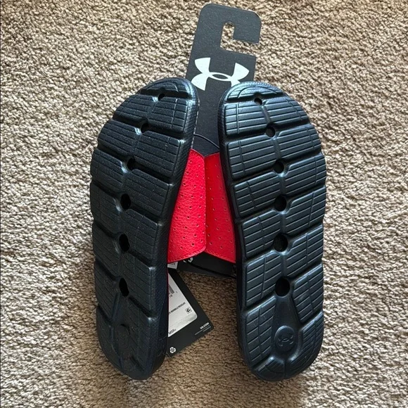 NWT 5Y Under Armour Kids Red Slide Sandals - Picture 2 of 2